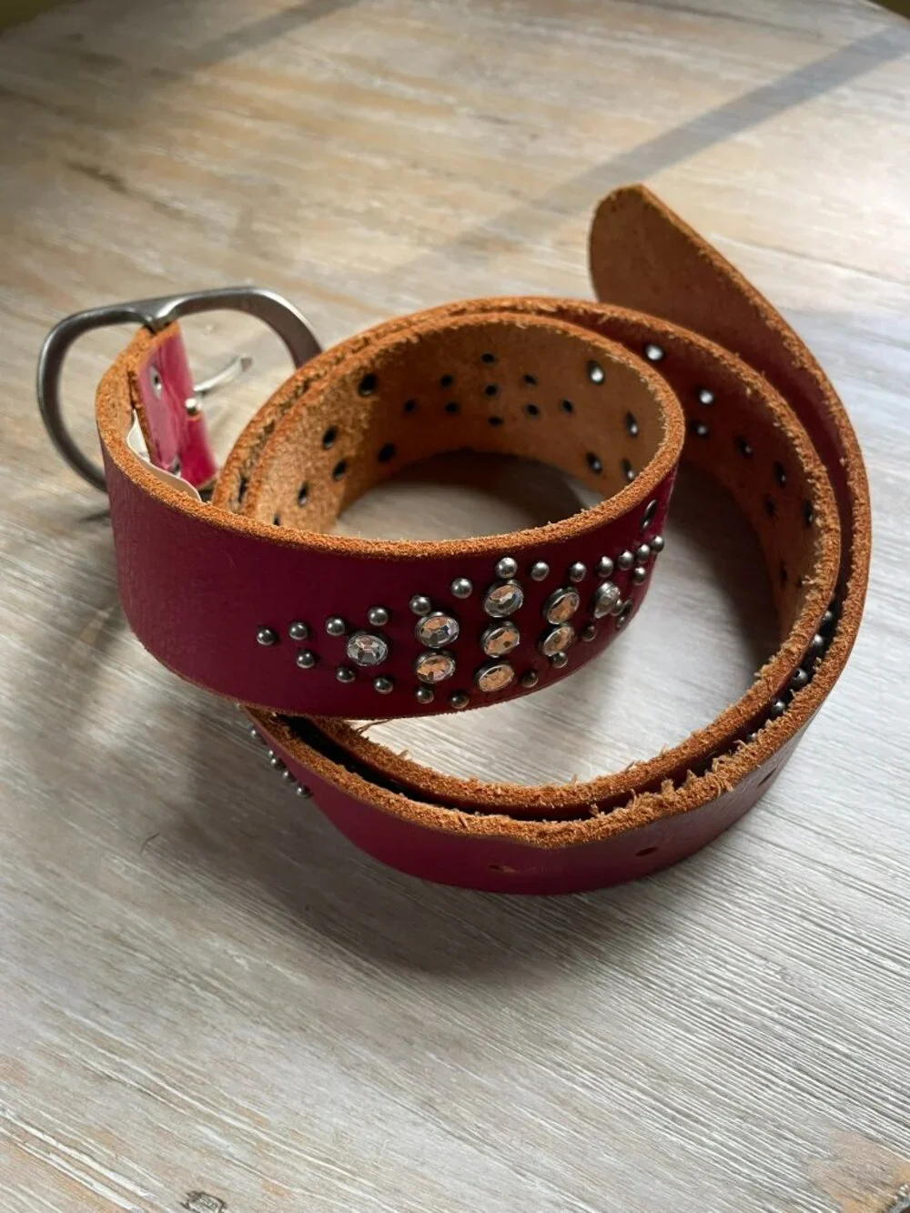 Fossil women belt with rhinestones center bar in fuchsia color